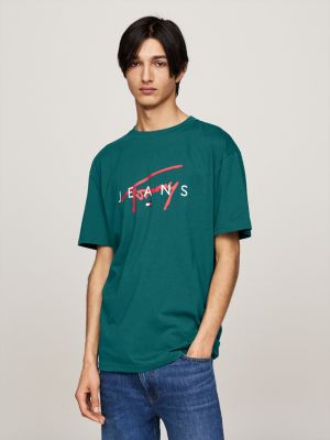 camiseta con logo con la firma de tommy green de hombres tommy jeans