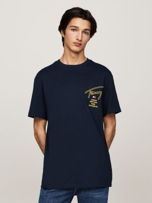 camiseta con logo con la firma en la espalda azul de hombres tommy jeans