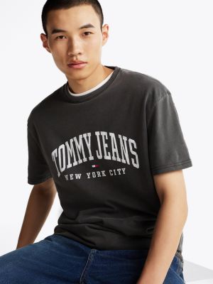 t-shirt varsity con effetto sbiadito e logo grigio da uomini tommy jeans