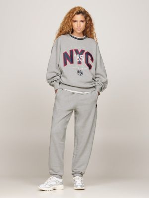 joggers tj x game day relaxed fit con logo grigio da uomini tommy jeans