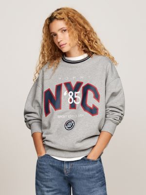 sweat tj x game day à col ras-du-cou gris pour hommes tommy jeans