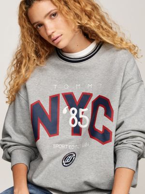 sweat tj x game day à col ras-du-cou gris pour hommes tommy jeans