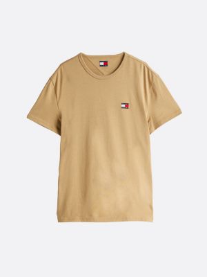 beige tommy badge t-shirt für herren - tommy jeans