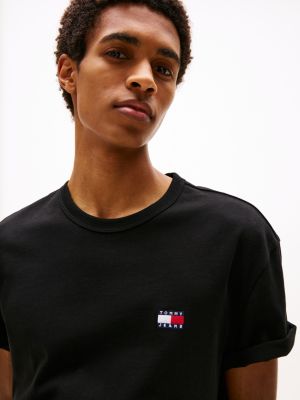 black tommy badge t-shirt for men tommy jeans