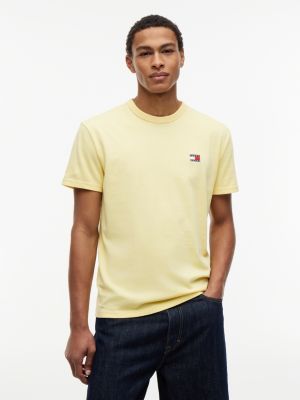 t-shirt tommy badge in jersey yellow da uomini tommy jeans