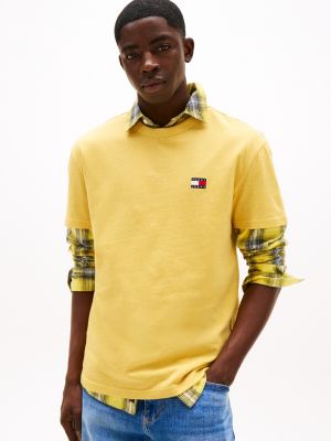 yellow t-shirt met tommy-badge voor heren - tommy jeans