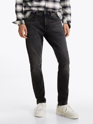 schwarz austin slim tapered jeans in schwarz für herren - tommy jeans