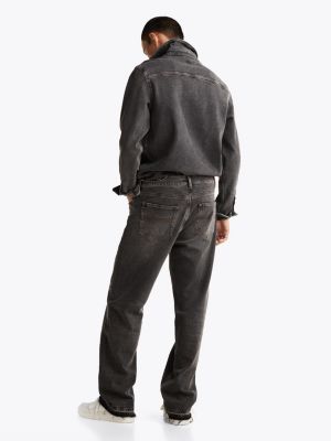 grau straight jeans mit unvernähten säumen für herren - tommy jeans