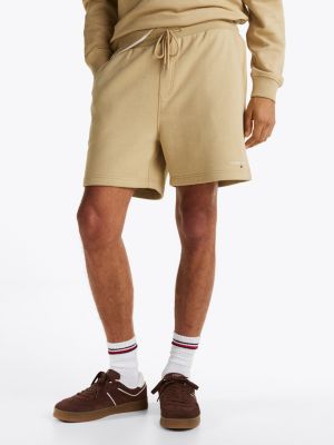 khaki sweat-shorts mit aufgesticktem logo für herren - tommy jeans