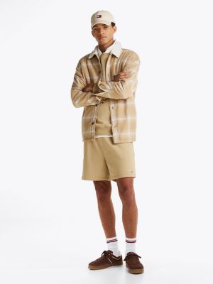 short de sport à logo brodé khaki pour hommes tommy jeans