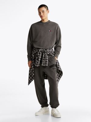 grijs relaxed fit sweatshirt met badge voor heren - tommy jeans