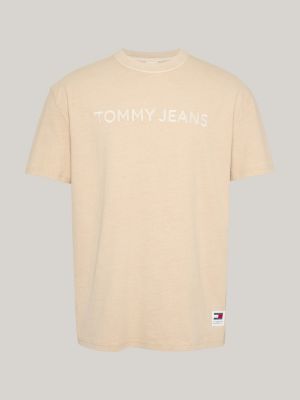 beige t-shirt mit stückfärbung und logo-stickerei für herren - tommy jeans