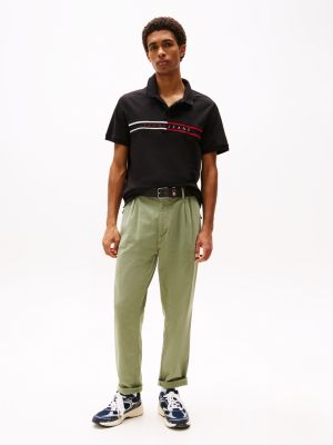 polo de corte slim negro de hombres tommy jeans