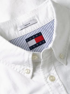 camicia regular fit con bandierina ricamata bianco da uomini tommy jeans