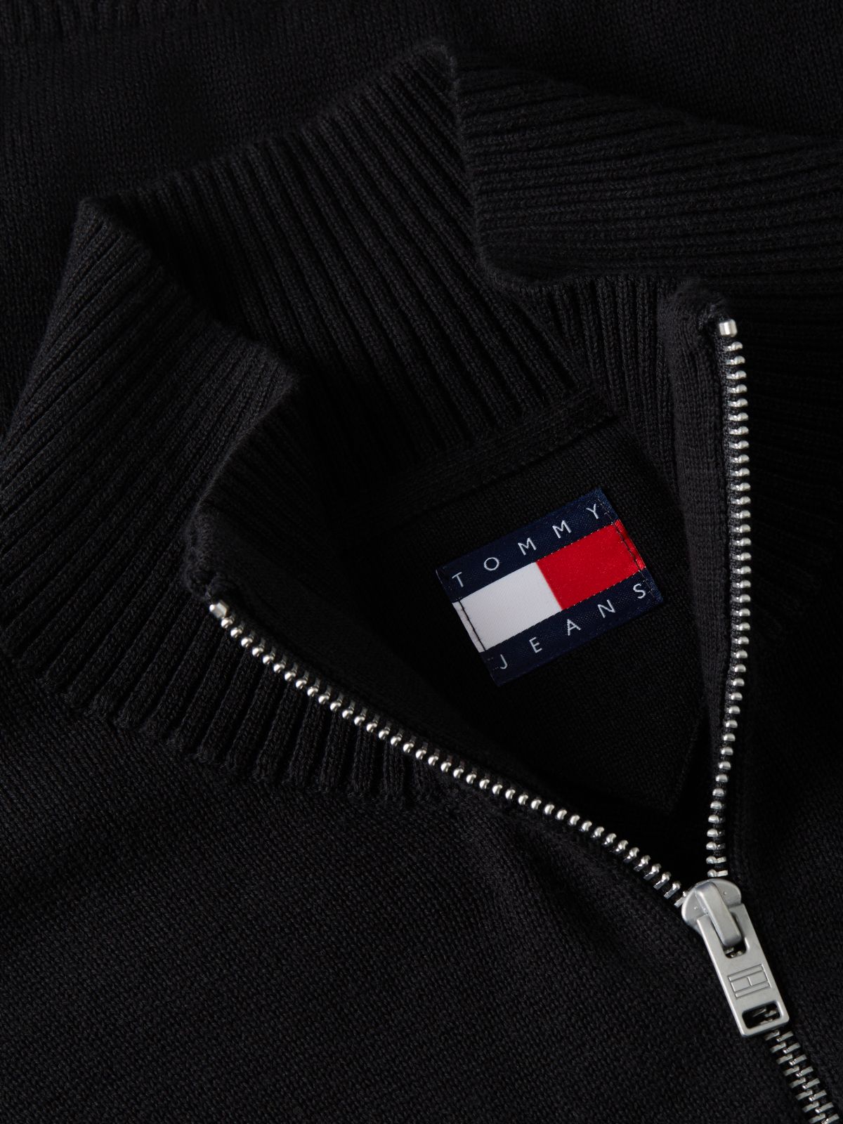 Tommy Flag Lightweight Slim Quarter-Zip Jumper — Black
