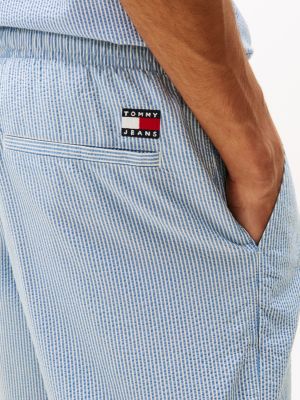 blau gestreifte loose fit seersucker-shorts für herren - tommy jeans