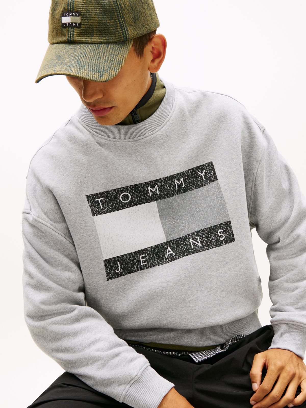 90s Tonal Flag Badge Sweatshirt — Grey