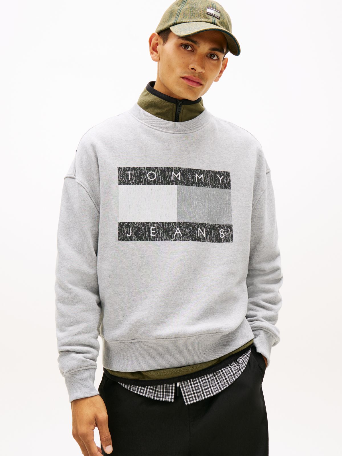 90s Tonal Flag Badge Sweatshirt — Grey