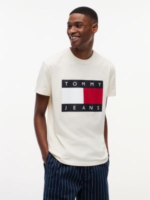 beige flag badge crew neck t-shirt for men tommy jeans