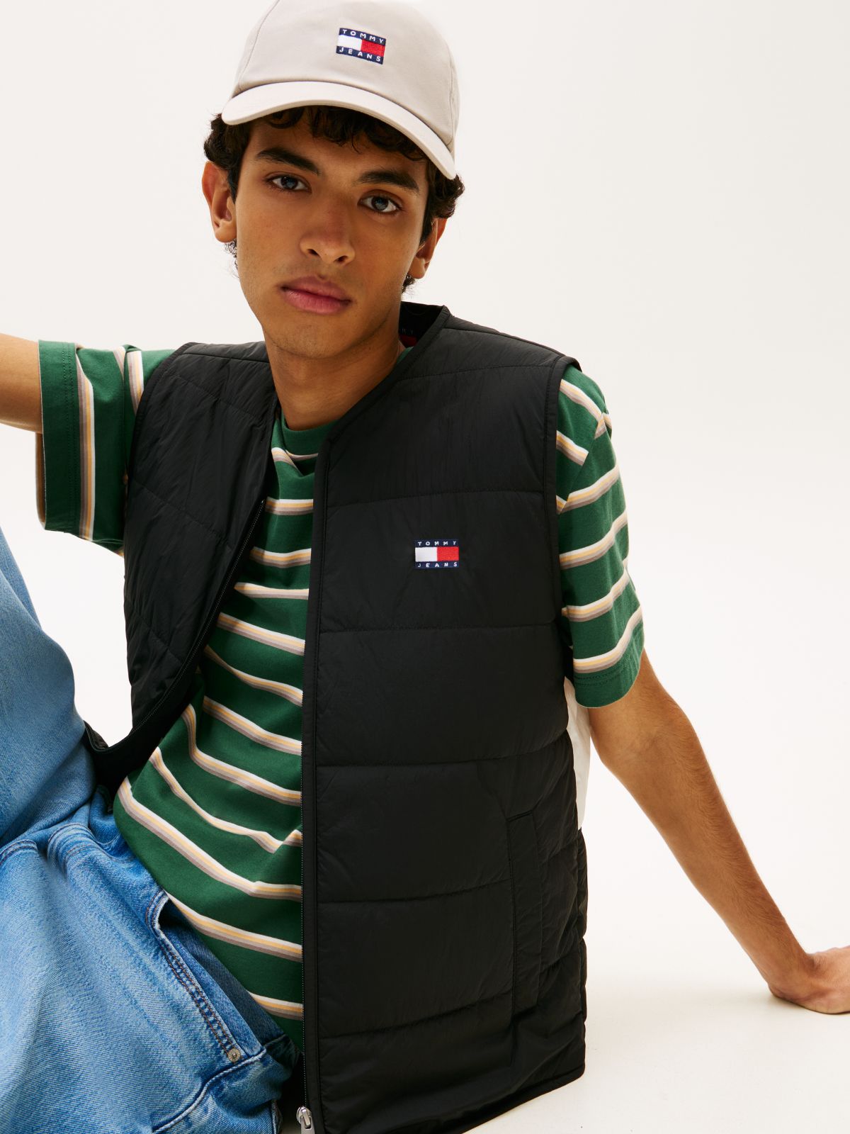 Water Repellent Colour-Blocked Back Logo Gilet — Black