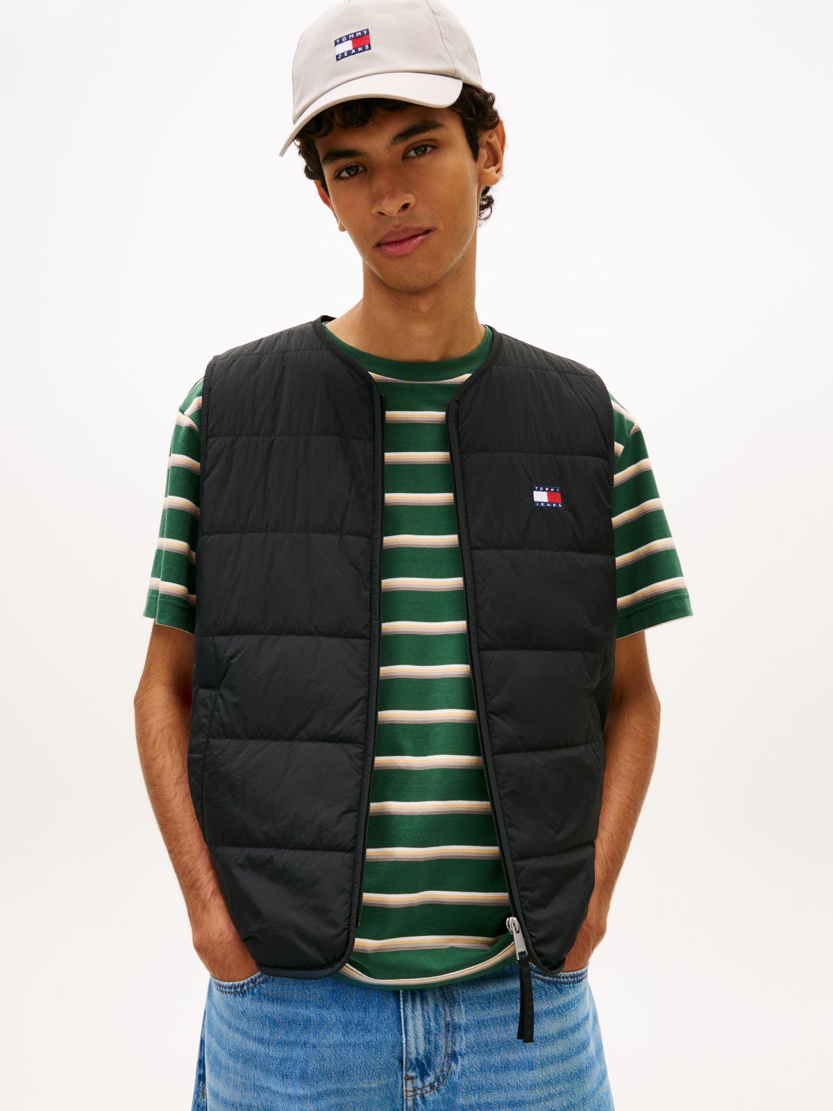 Water Repellent Colour-Blocked Back Logo Gilet — Black