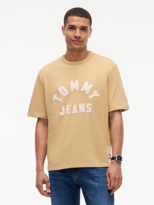 beige dżersejowy t-shirt classic o kroju oversize z logo dla mężczyźni - tommy jeans