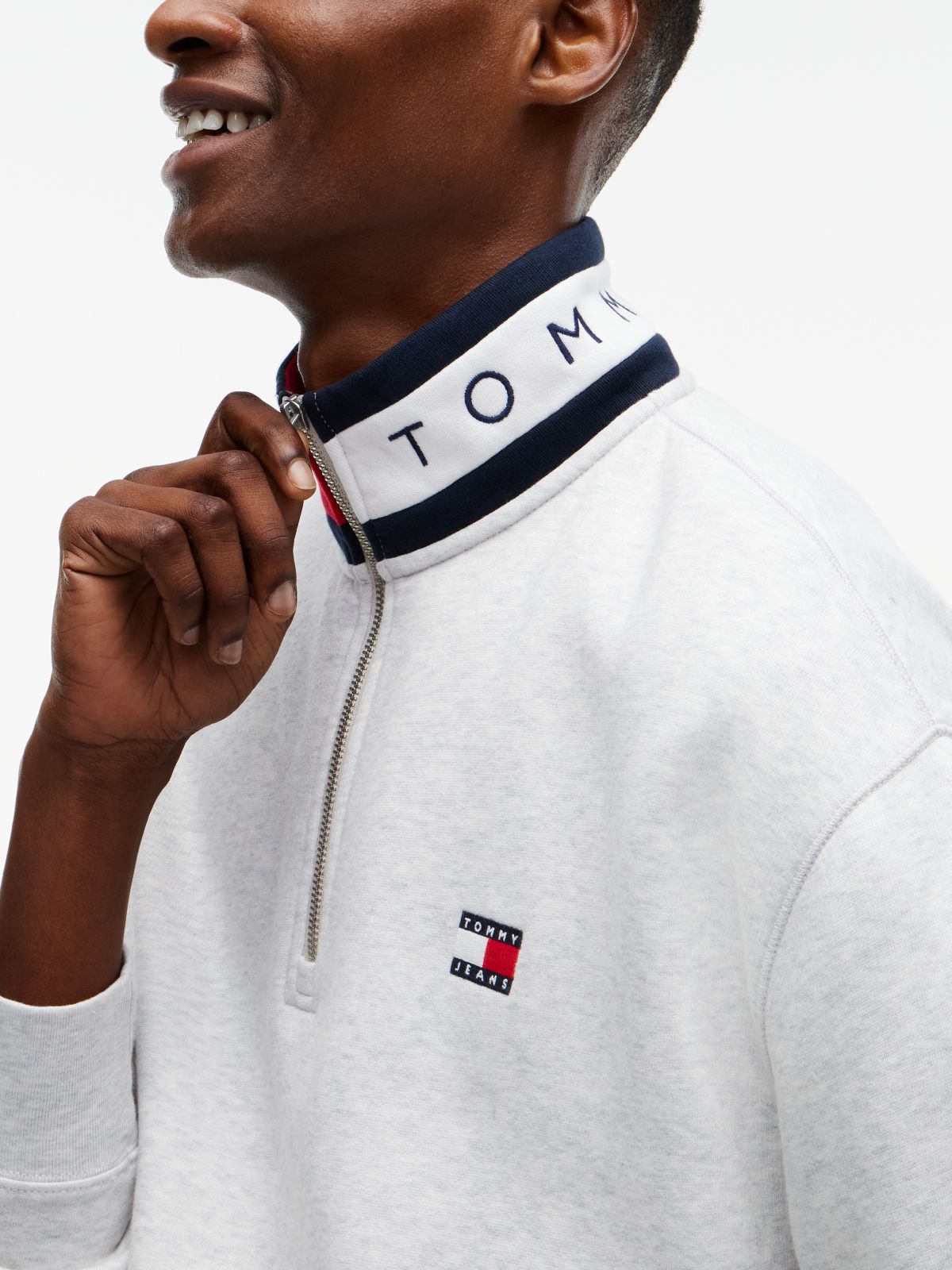 Tommy Badge Relaxed Quarter-Zip Sweatshirt — Grey