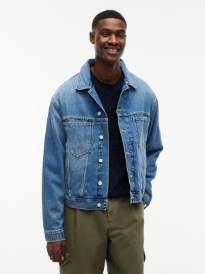 denim ryan truckerjacke aus denim mit fade-effekt für herren - tommy jeans