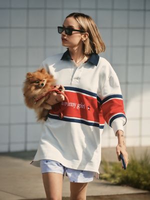biały luźna koszula rugby z logo tommy girl z tyłu dla dla dorosłych i dla każdej płci - tommy jeans