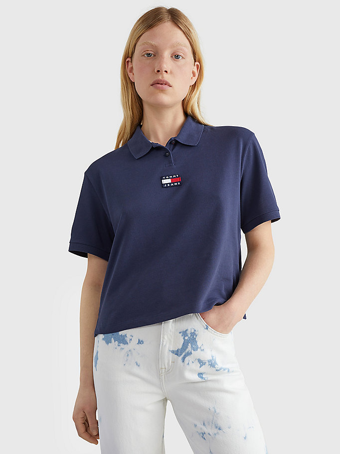 blauw polo met tommy-badge voor dames - tommy jeans