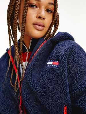 Kurtka Curve Iz Mehovogo Flisa S Emblemoj Tommy Sinij Tommy Hilfiger