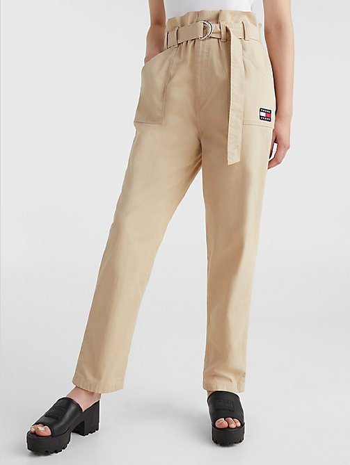 beige tapered mom broek met paperbag-taille voor women - tommy jeans