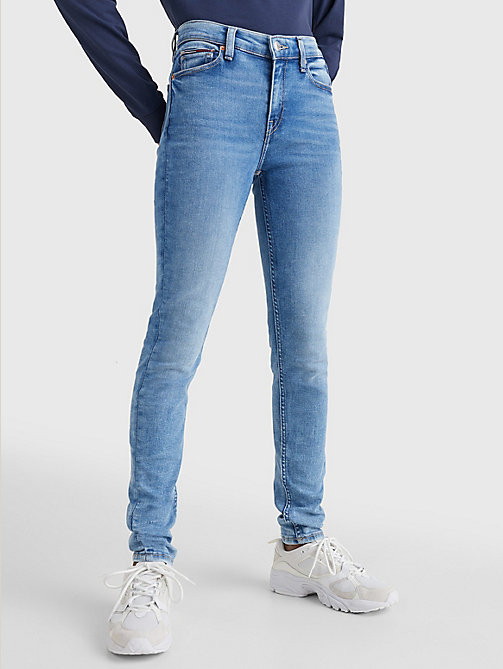 vaqueros nora ceñidos de talle medio con efecto desteñido denim de mujer tommy jeans