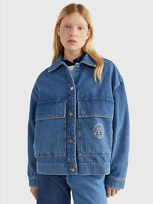 деним джинсовая куртка recycled с вышивкой для женщины - tommy jeans