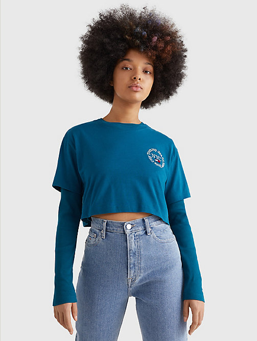 blauw cropped t-shirt met geborduurde cirkellogo's voor dames - tommy jeans