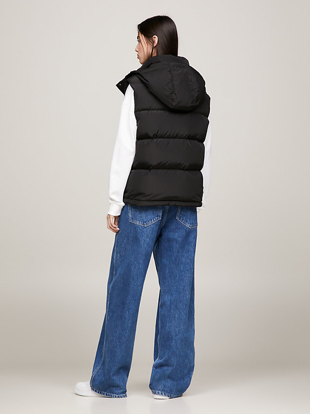 black alaska-puffer-weste mit kapuze für damen - tommy jeans