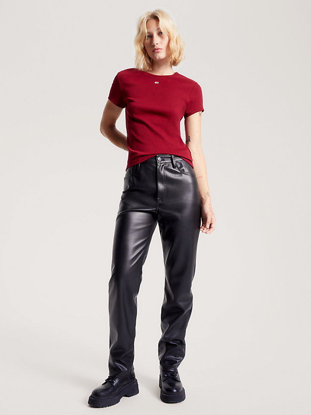 red prążkowany t-shirt essential o wąskim kroju dla kobiety - tommy jeans