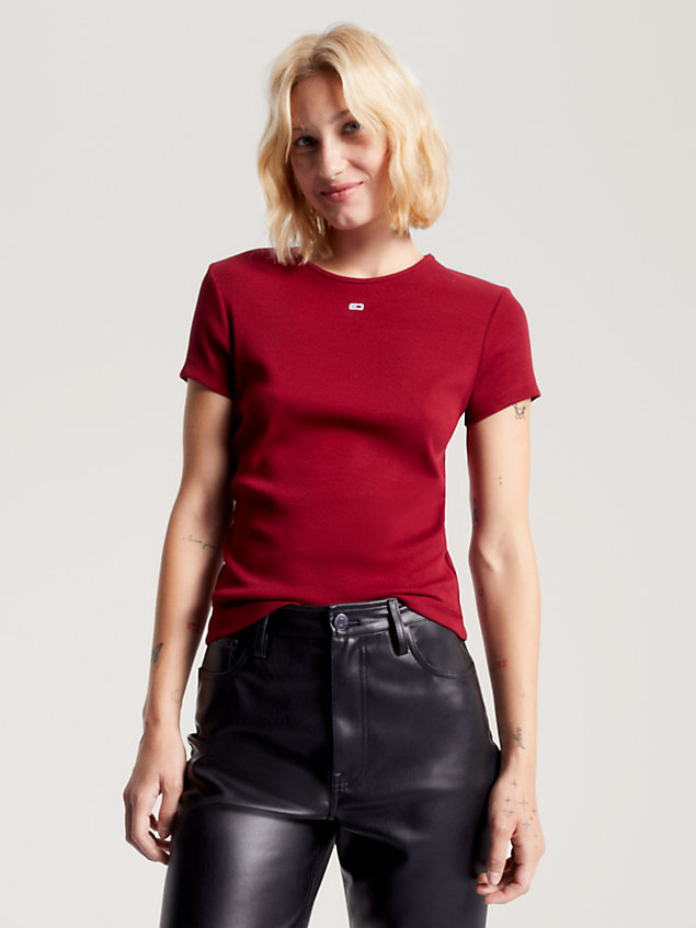 red prążkowany t-shirt essential o wąskim kroju dla kobiety - tommy jeans