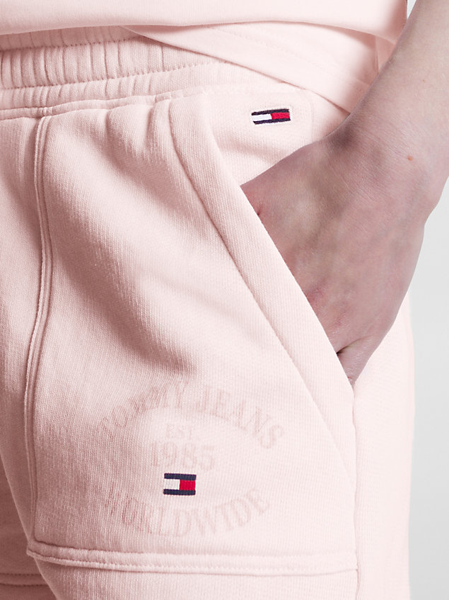 pink relaxed sweatshort met logo voor dames - tommy jeans