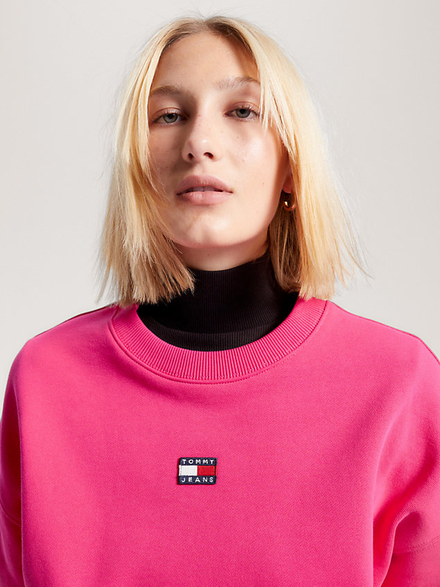 pink badge boxy fit crew neck sweatshirt for women tommy jeans
