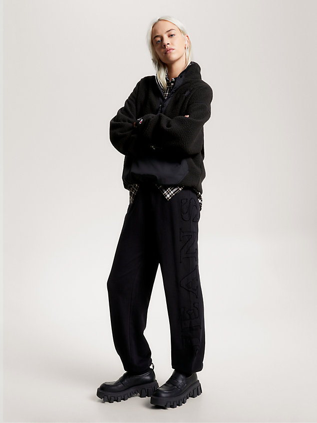 black relaxed fit jogginghose mit logo-applikation für damen - tommy jeans