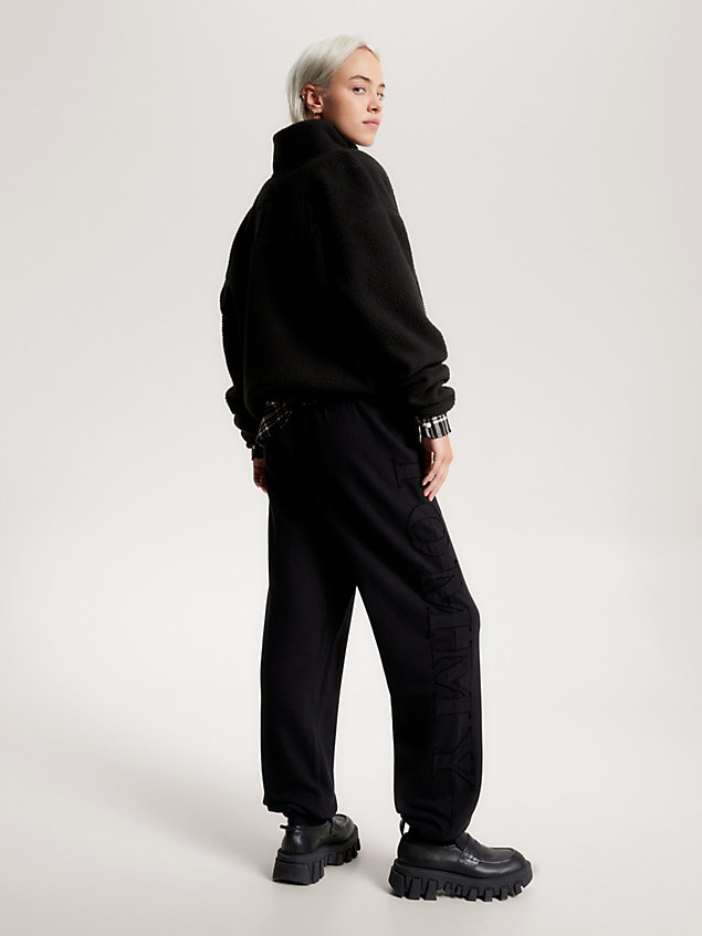 black relaxed fit jogginghose mit logo-applikation für damen - tommy jeans