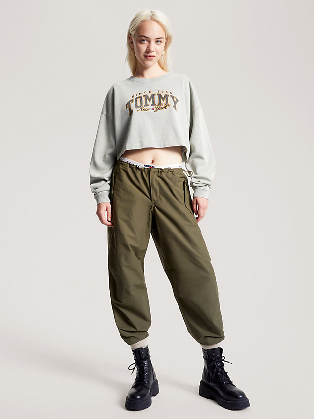 grey varsity cropped sweatshirt met logo voor dames - tommy jeans