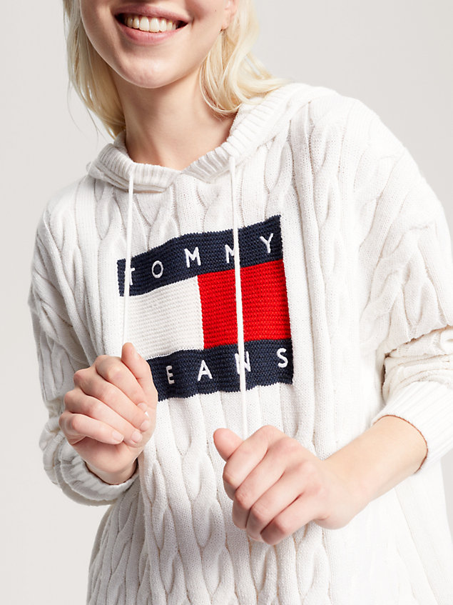 white kabelgebreide hoodiejurk voor dames - tommy jeans