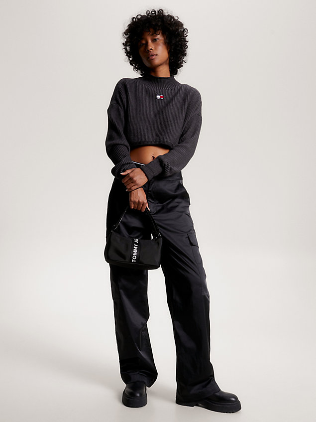 black krótki sweter z naszywką farbowany po uszyciu dla kobiety - tommy jeans