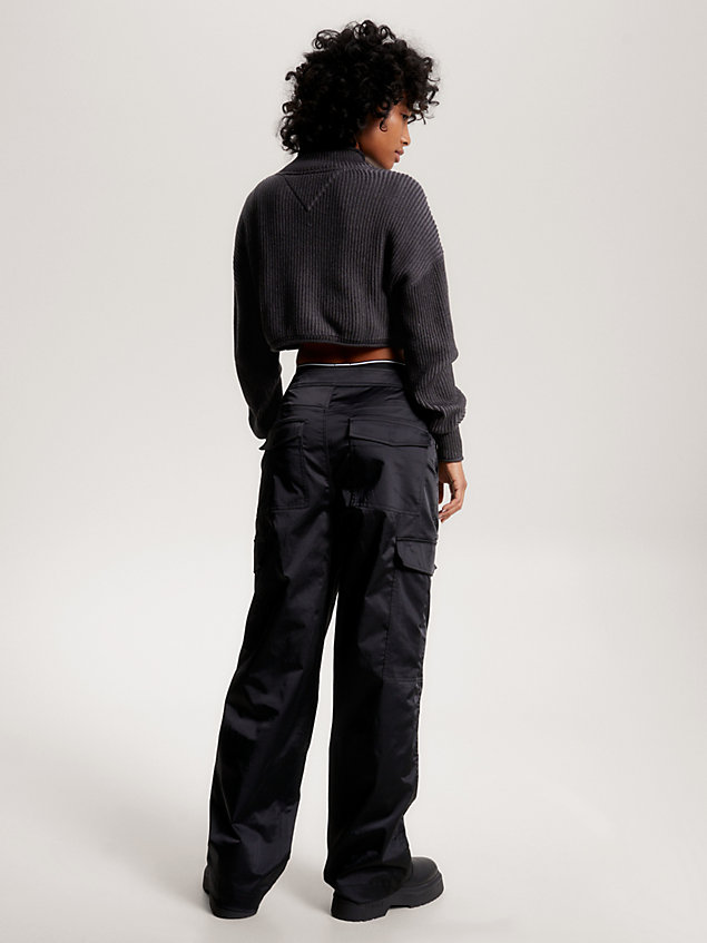 black krótki sweter z naszywką farbowany po uszyciu dla kobiety - tommy jeans