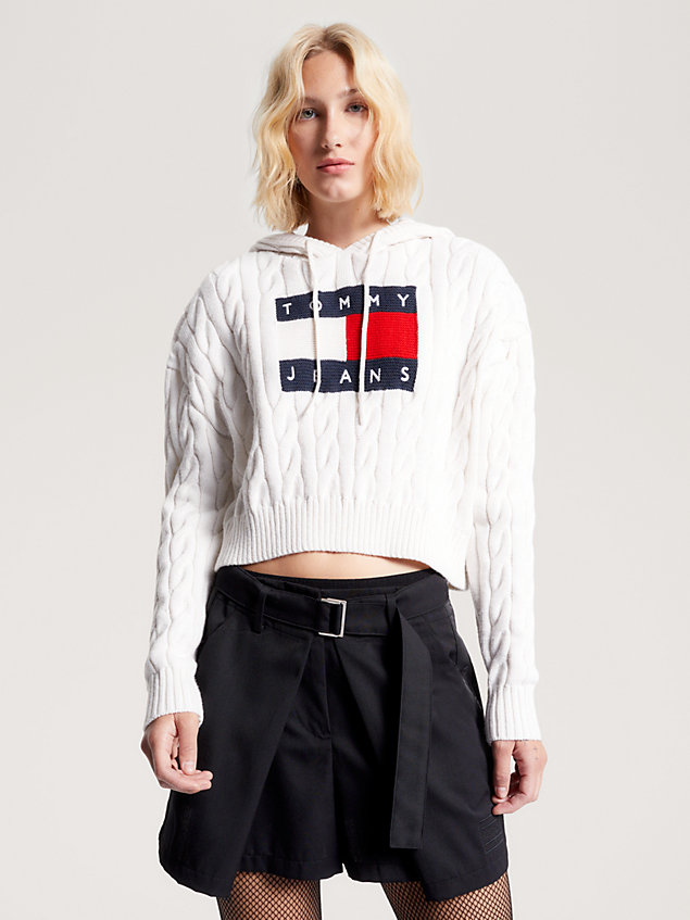 white cropped fit hoodie mit zopfstrick und flag für damen - tommy jeans