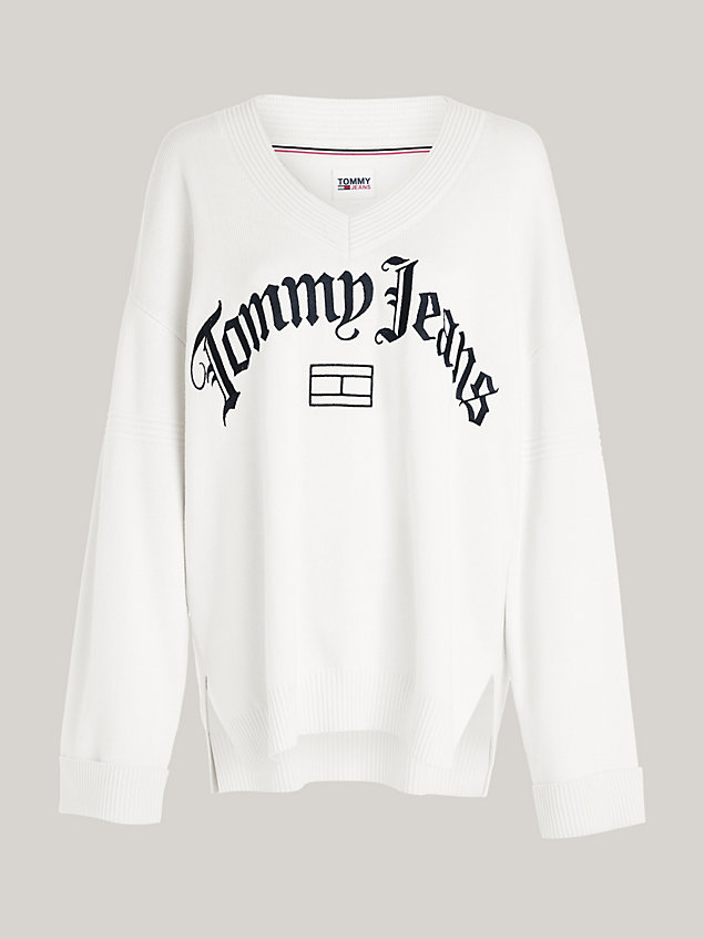 white sweter oversize z dekoltem w szpic i logo dla kobiety - tommy jeans