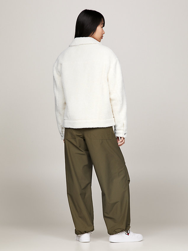 white gewatteerd sherpa jack voor dames - tommy jeans