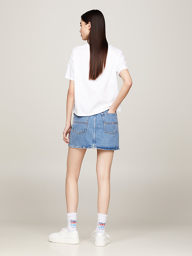 white t-shirt o klasycznym kroju z logo dla kobiety - tommy jeans
